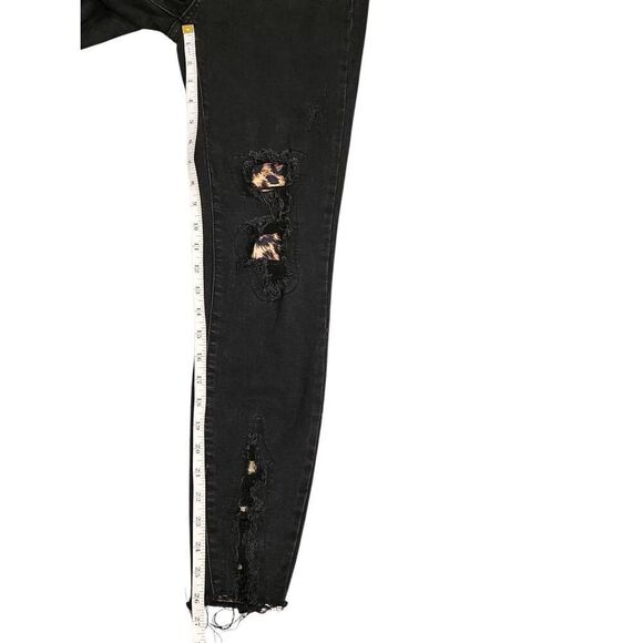 Judy Blue 'Skinny Fit' distressed peek of cheetah women black jeans 5/27 (27x26) - Picture 3 of 10